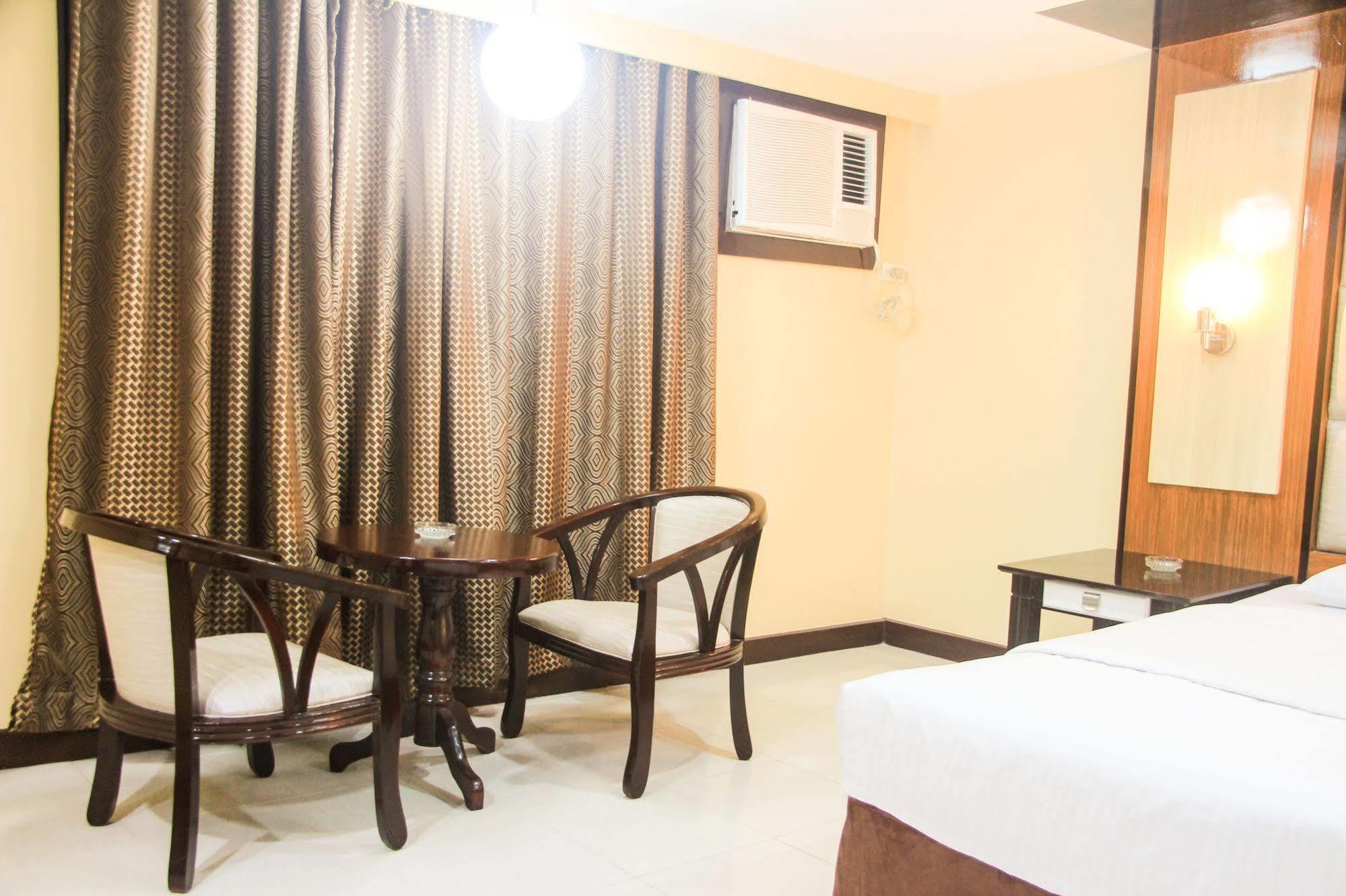 Hotel Sogo Malate Manila Esterno foto